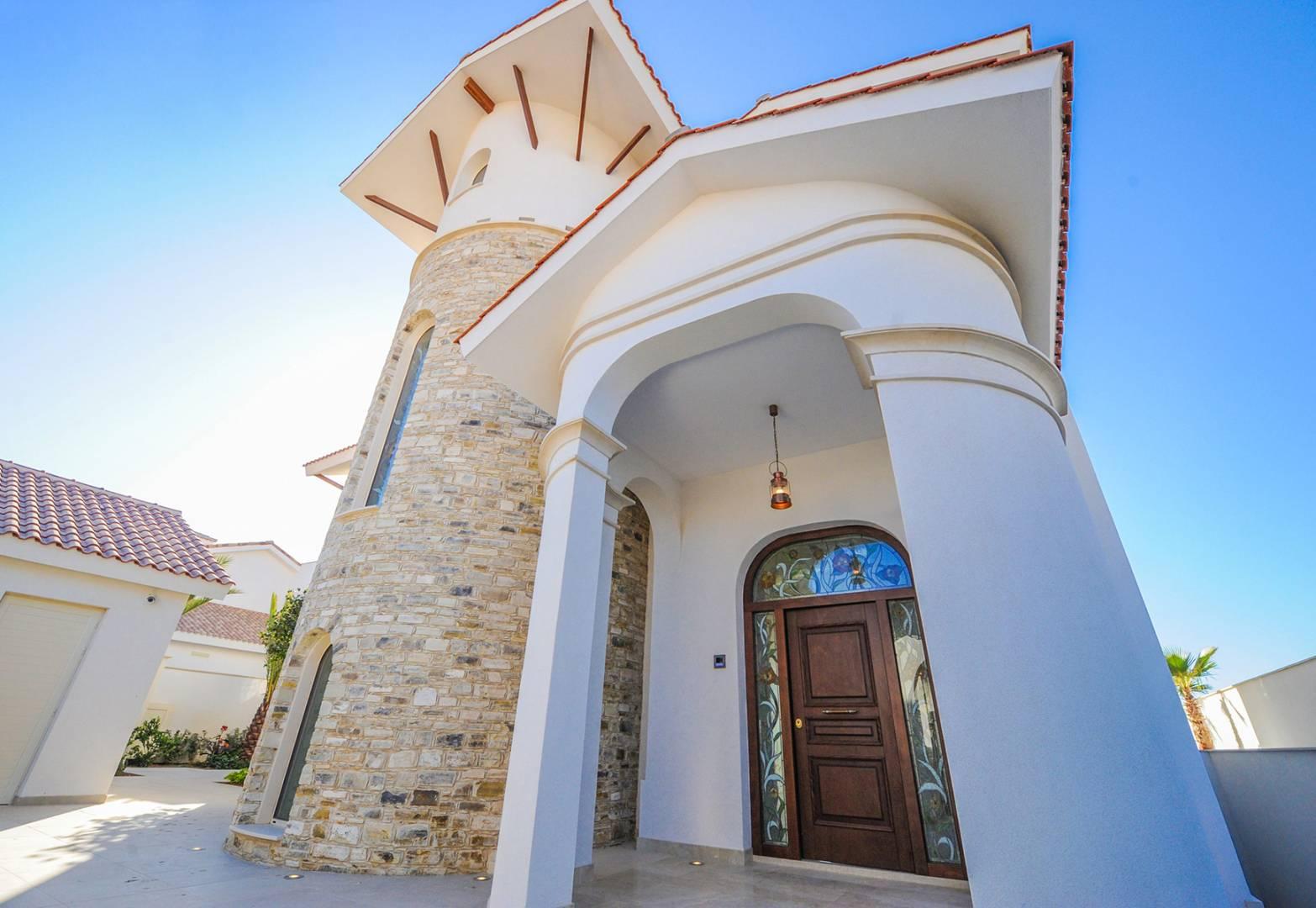 New 5-bedroom villa in Larnaca № 153379: https://dom.com.cy/en/catalog/sale/153379/ (dom.com.cy)