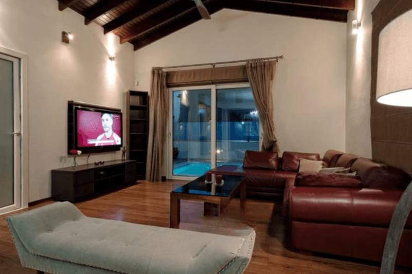 6-bedroom villa for sale: https://www.bazaraki.com/adv/5792775_6-bedroom-villa-for-sale (www.bazaraki.com)