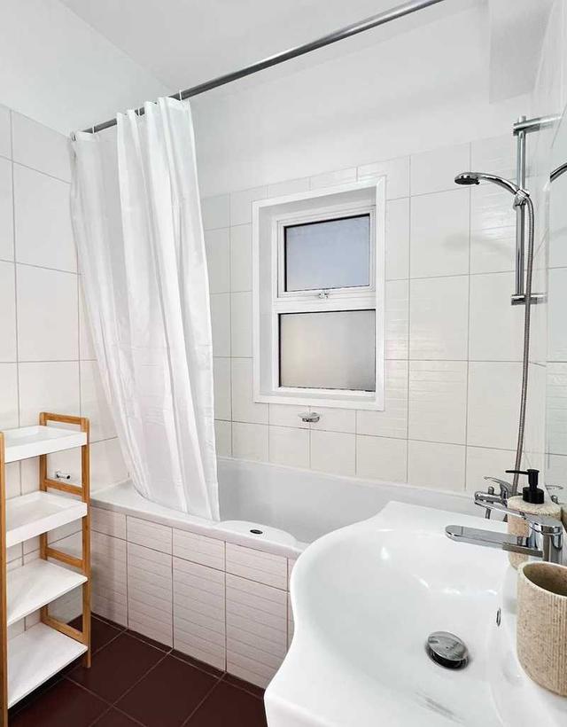 3-bedroom apartment to rent: https://www.bazaraki.com/adv/5794453_3-bedroom-apartment-to-rent (www.bazaraki.com)