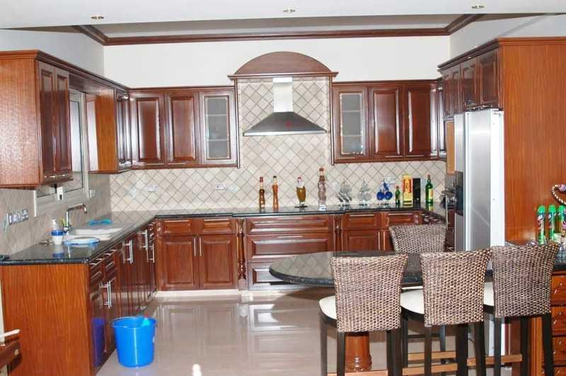 7-bedroom villa for sale: https://www.bazaraki.com/adv/5792380_7-bedroom-villa-for-sale (www.bazaraki.com)