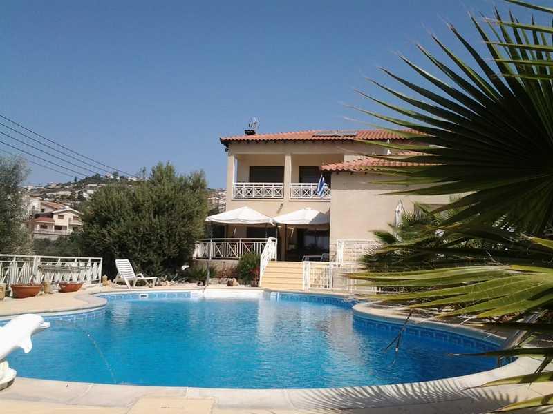 3-bedroom villa for sale: https://www.bazaraki.com/adv/5786806_3-bedroom-villa-for-sale (www.bazaraki.com)