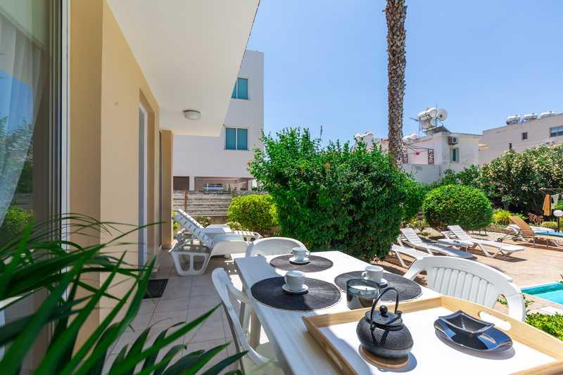 One bed flat in universal: https://www.bazaraki.com/adv/5796411_one-bed-flat-in-universal (www.bazaraki.com)