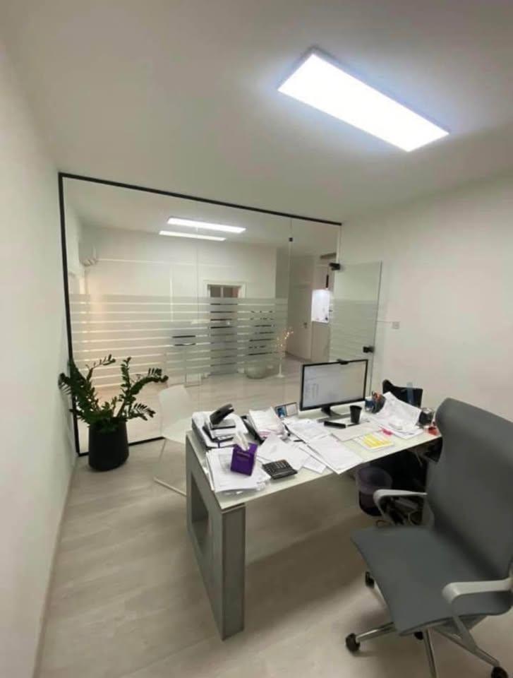 Office for rent: https://www.facebook.com/marketplace/item/1009721897927070 (www.facebook.com)