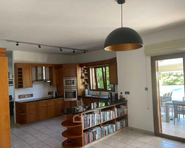 5-bedroom villa for sale: https://www.bazaraki.com/adv/5797694_5-bedroom-villa-for-sale (www.bazaraki.com)