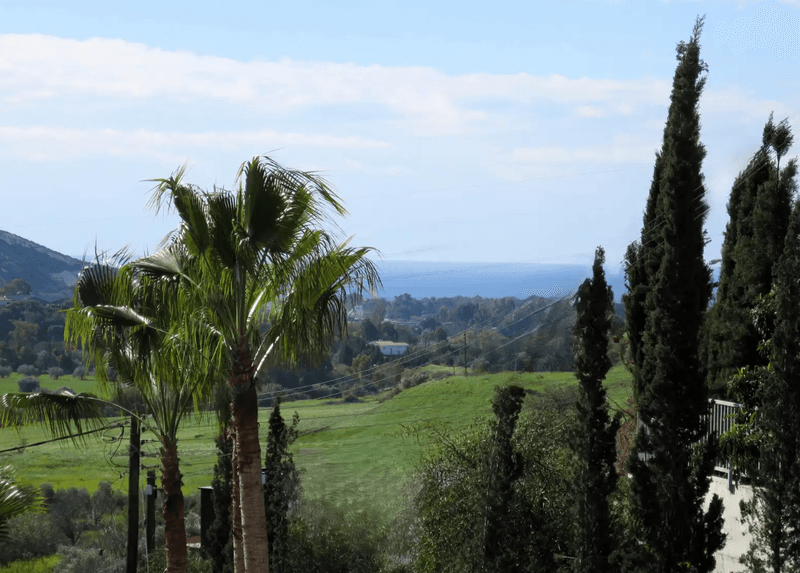 5-bedroom villa for sale: https://www.bazaraki.com/adv/5797055_5-bedroom-villa-for-sale (www.bazaraki.com)