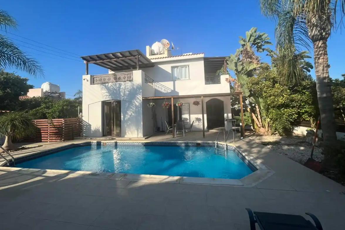 4-bedroom villa in Paphos № 153727: https://dom.com.cy/en/catalog/sale/153727/ (dom.com.cy)