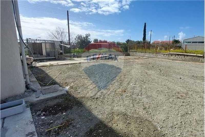 Office of 200 sqm in ypsonas, limassol: https://www.bazaraki.com/adv/5749232_office-of-200-sqm-in-ypsonas-limassol (www.bazaraki.com)