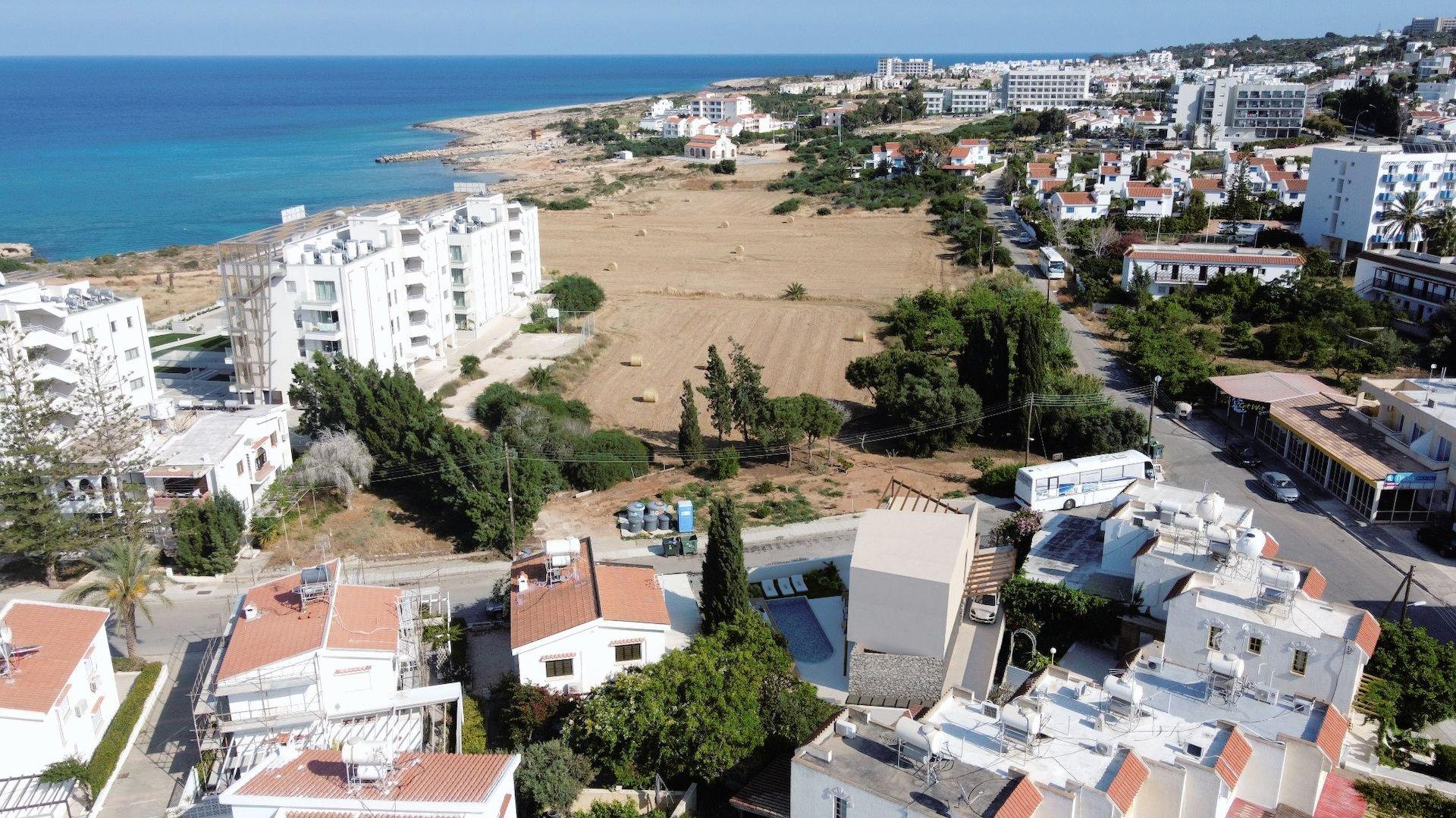 New 7-bedroom villa in Famagusta № 152395: https://dom.com.cy/en/catalog/sale/152395/ (dom.com.cy)