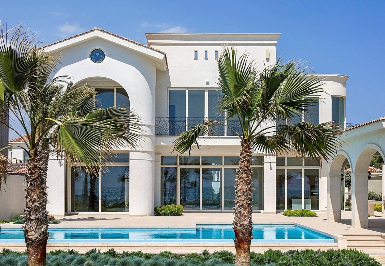 New 6-bedroom villa in Larnaca № 153391: https://dom.com.cy/en/catalog/sale/153391/ (dom.com.cy)