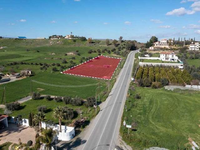 Residential land 4070 m²: https://www.bazaraki.com/adv/5787919_residential-land-4070-m2 (www.bazaraki.com)