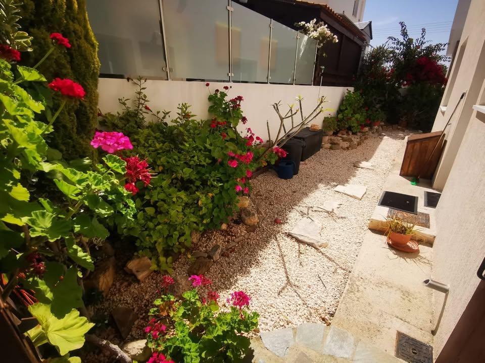 3 beds 3 baths House: https://www.facebook.com/marketplace/item/1168076038336278 (www.facebook.com)