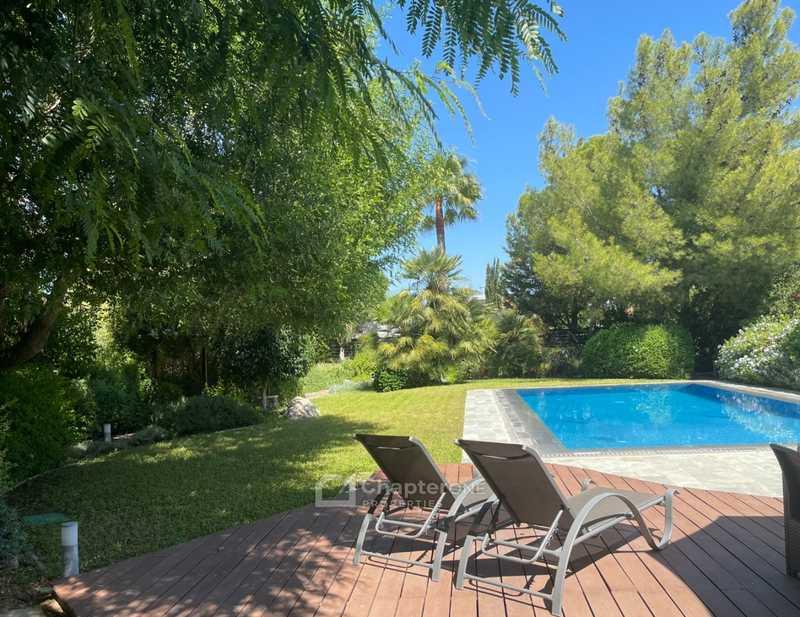 5-bedroom villa for sale: https://www.bazaraki.com/adv/5797694_5-bedroom-villa-for-sale (www.bazaraki.com)