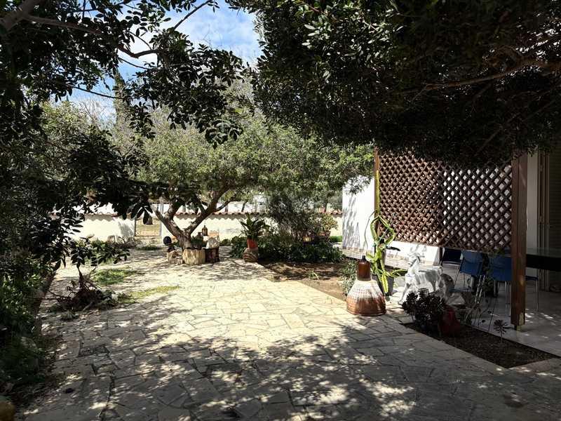 4-bedroom detached house to rent: https://www.bazaraki.com/adv/5794606_4-bedroom-detached-house-to-rent (www.bazaraki.com)