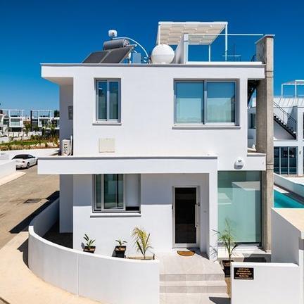 New 5-bedroom villa in Famagusta № 149741: https://dom.com.cy/en/catalog/sale/149741/ (dom.com.cy)