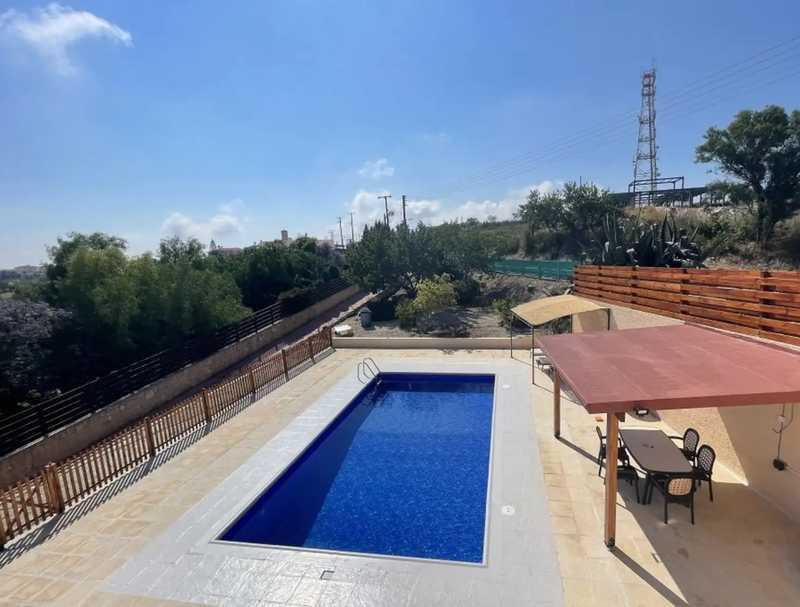 4-bedroom villa to rent: https://www.bazaraki.com/adv/5796415_4-bedroom-villa-to-rent (www.bazaraki.com)