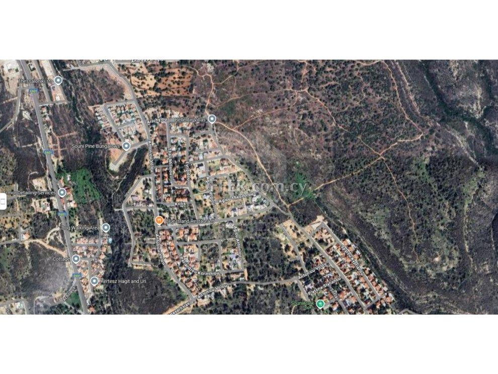 Large residential land in Souni: https://www.offer.com.cy/en/large-residential-land-in-souni/21-816711/ (www.offer.com.cy)