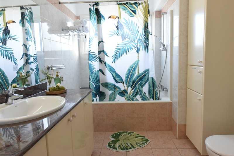3-bedroom apartment to rent: https://www.bazaraki.com/adv/5765103_3-bedroom-apartment-to-rent (www.bazaraki.com)