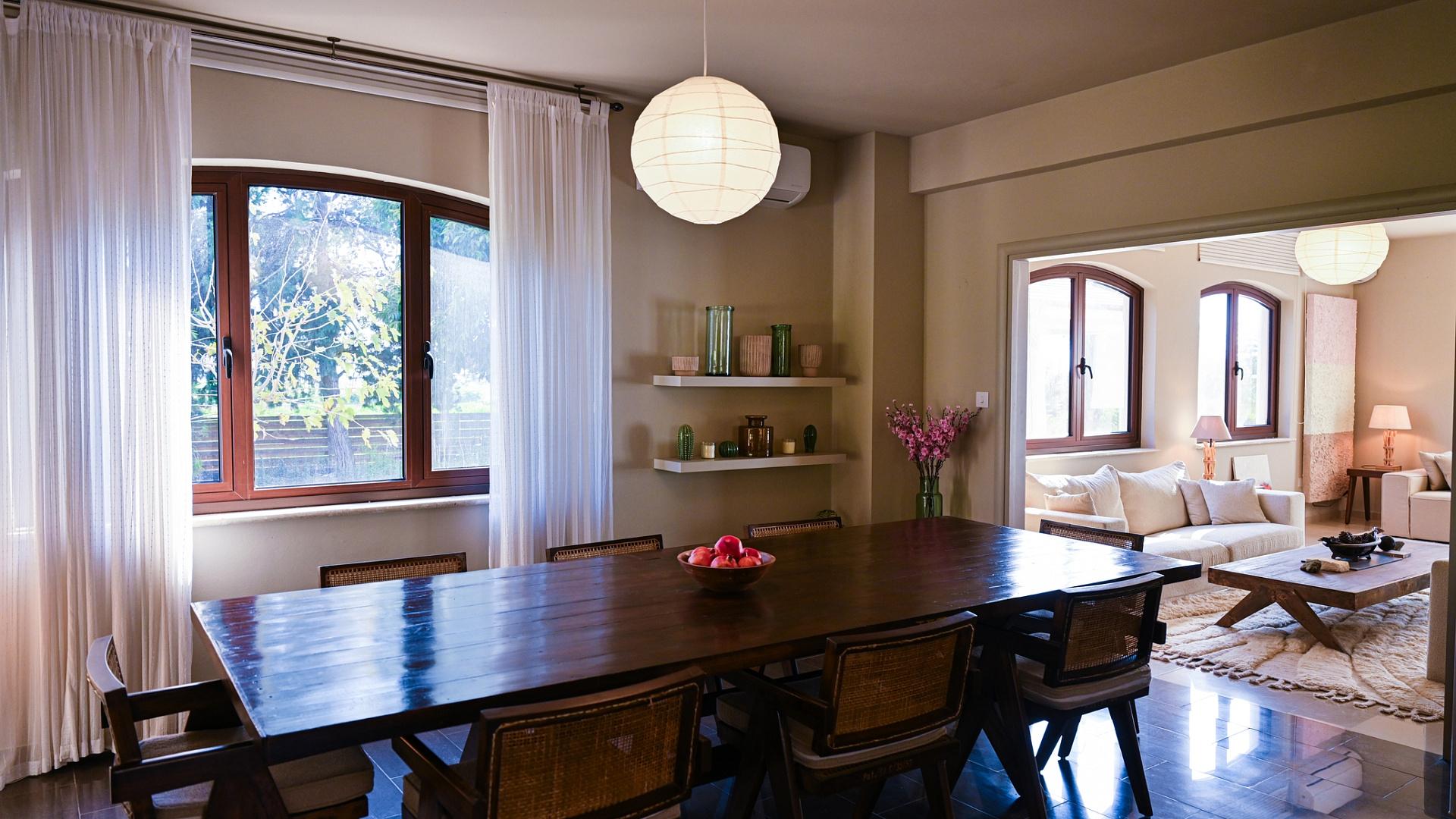 6-bedroom villa in Larnaca № 153177: https://dom.com.cy/en/catalog/sale/153177/ (dom.com.cy)