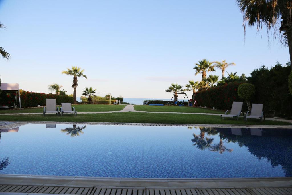 New 5-bedroom villa in Famagusta № 146934: https://dom.com.cy/en/catalog/sale/146934/ (dom.com.cy)