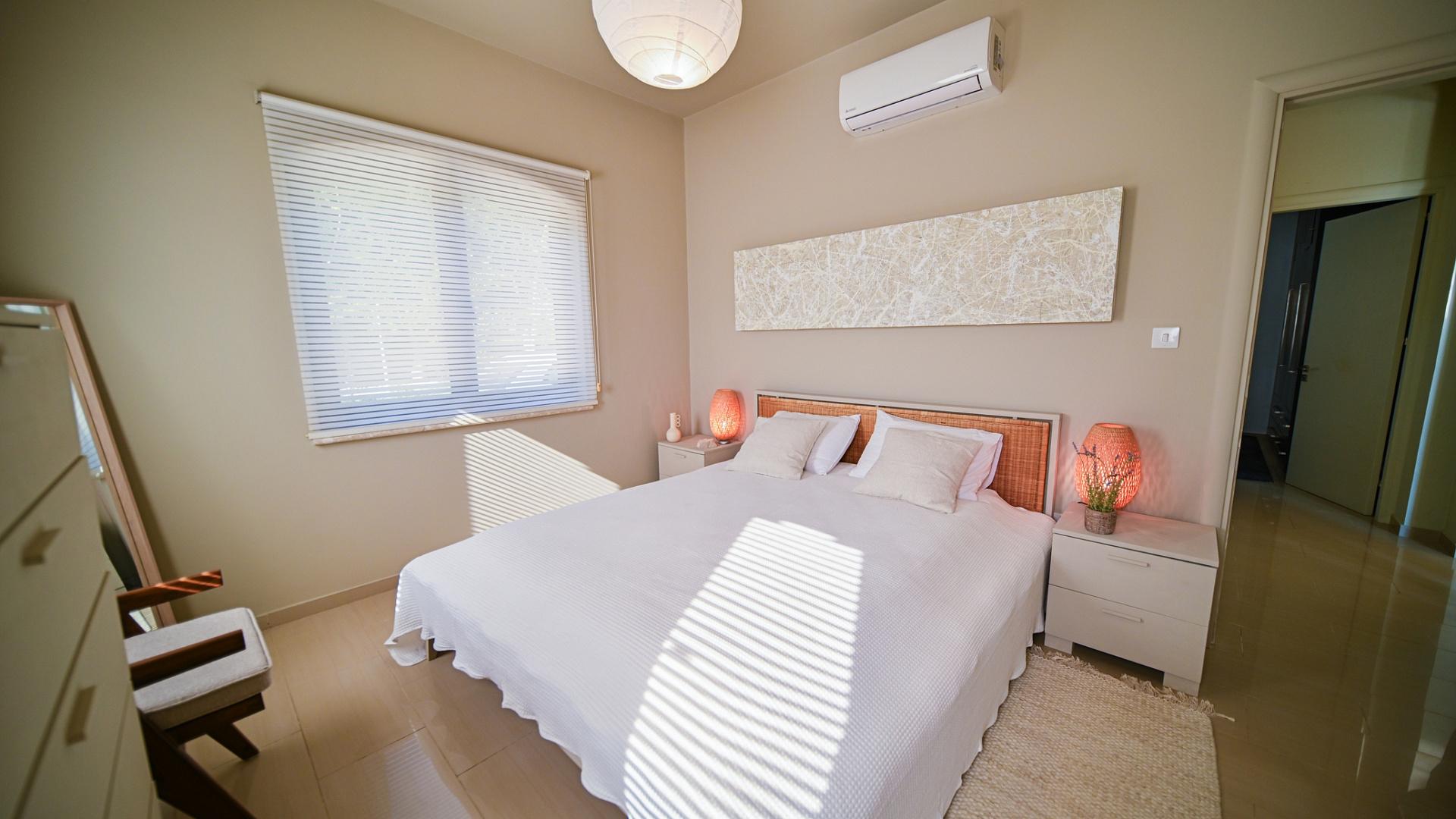 6-bedroom villa in Larnaca № 153177: https://dom.com.cy/en/catalog/sale/153177/ (dom.com.cy)