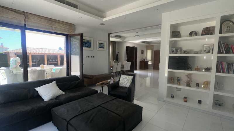 3-bedroom villa to rent: https://www.bazaraki.com/adv/5789066_3-bedroom-villa-to-rent (www.bazaraki.com)