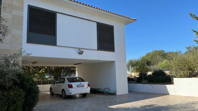 3-bedroom villa to rent: https://www.bazaraki.com/adv/5792476_3-bedroom-villa-to-rent (www.bazaraki.com)