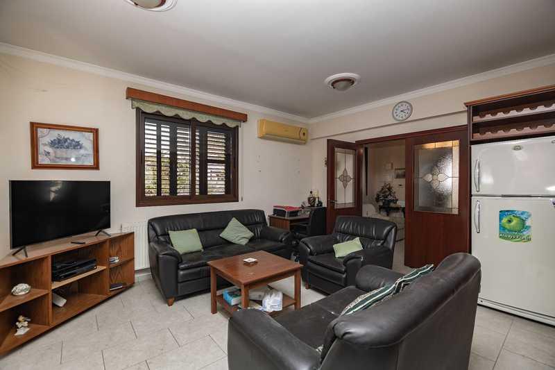 3-bedroom villa to rent: https://www.bazaraki.com/adv/5797191_3-bedroom-villa-to-rent (www.bazaraki.com)