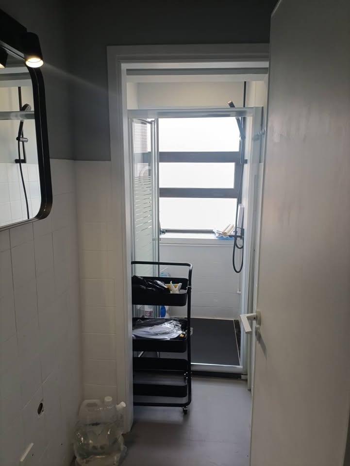 Rant beauty cosmetics room with shower: https://www.facebook.com/marketplace/item/715321164168603 (www.facebook.com)