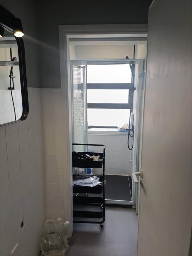 Rant beauty cosmetics room with shower: https://www.facebook.com/marketplace/item/715321164168603 (www.facebook.com)