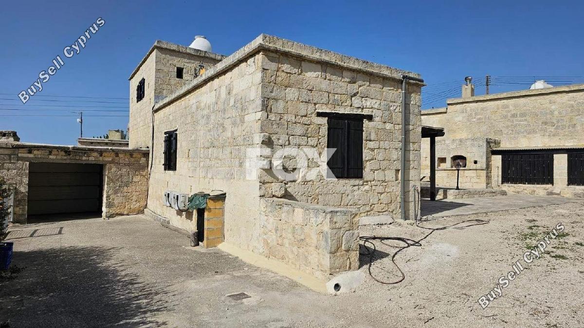 4 Bedroom Detached house to rent in Lasa, Paphos: https://www.buysellcyprus.com/property-for-rent/paphos/lasa/4-bed-detached-house-to-rent-lasa-paphos-1800816.html (www.buysellcyprus.com)