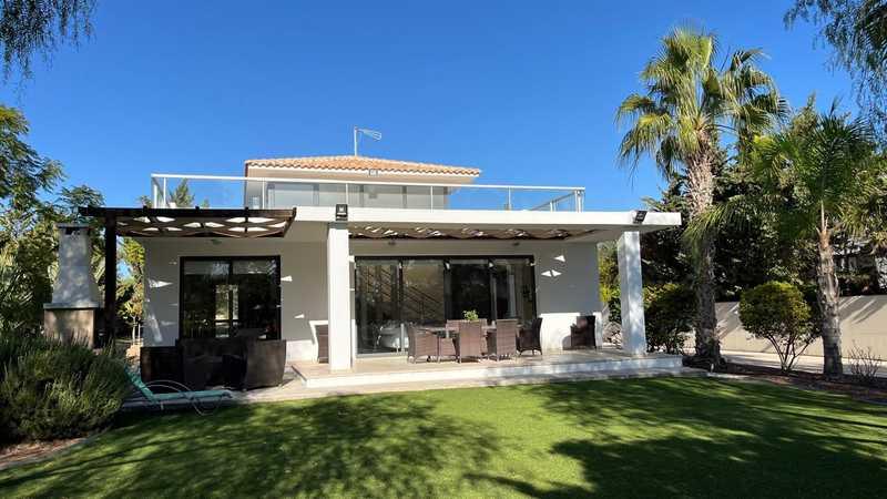 3-bedroom villa to rent: https://www.bazaraki.com/adv/5792476_3-bedroom-villa-to-rent (www.bazaraki.com)