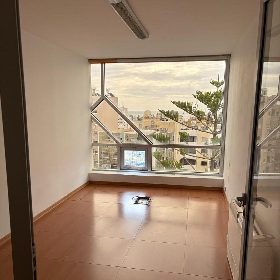 Office in Limassol №153127: https://dom.com.cy/en/catalog/rent/153127/ (dom.com.cy)
