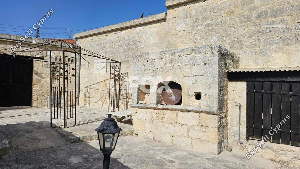 4 Bedroom Detached house to rent in Lasa, Paphos: https://www.buysellcyprus.com/property-for-rent/paphos/lasa/4-bed-detached-house-to-rent-lasa-paphos-1800816.html (www.buysellcyprus.com)