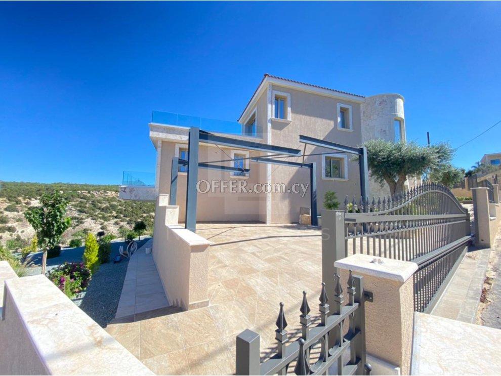 Luxury 5 bedrooms villa in Peyia: https://www.offer.com.cy/en/luxury-5-bedrooms-villa-in-peyia/21-709518/ (www.offer.com.cy)