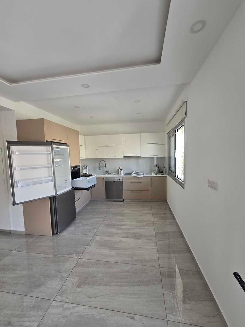 3-bedroom apartment to rent: https://www.bazaraki.com/adv/5796832_3-bedroom-apartment-to-rent (www.bazaraki.com)