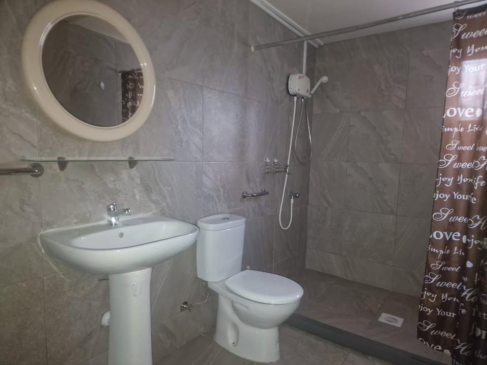 3 Beds 3 Baths House: https://www.facebook.com/marketplace/item/3675489166082502 (www.facebook.com)