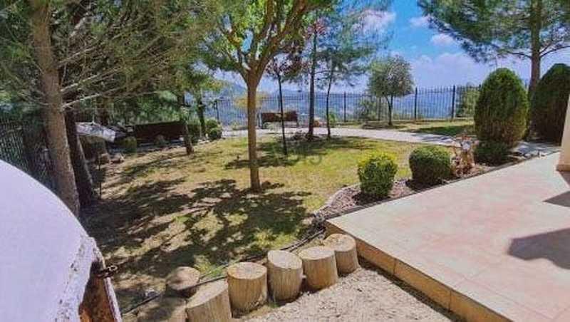 3-bedroom villa to rent: https://www.bazaraki.com/adv/5796769_3-bedroom-villa-to-rent (www.bazaraki.com)