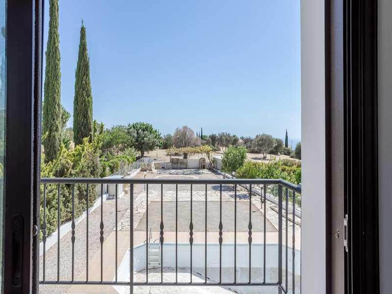 3-bedroom villa for sale: https://www.bazaraki.com/adv/5797339_3-bedroom-villa-for-sale (www.bazaraki.com)