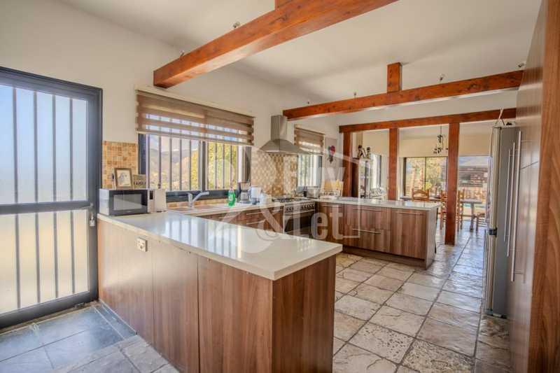 7-bedroom villa to rent: https://www.bazaraki.com/adv/5791481_7-bedroom-villa-to-rent (www.bazaraki.com)