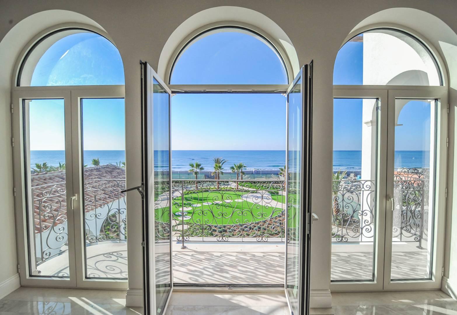 New 5-bedroom villa in Larnaca № 153379: https://dom.com.cy/en/catalog/sale/153379/ (dom.com.cy)