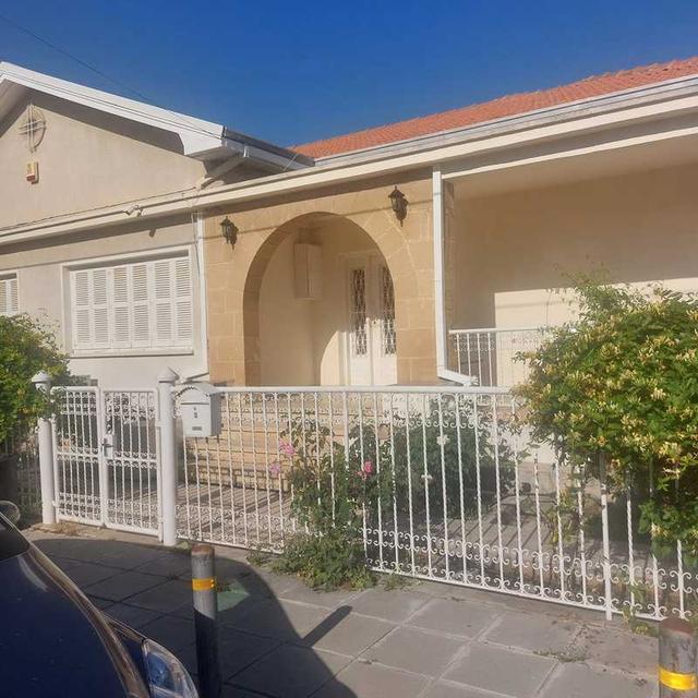 4-bedroom villa for sale: https://www.bazaraki.com/adv/5786941_4-bedroom-villa-for-sale (www.bazaraki.com)