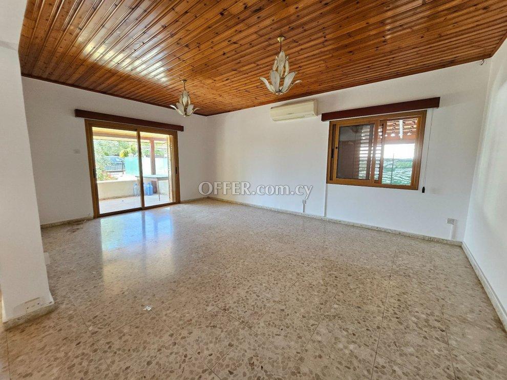 3 Bed Detached Bungalow for rent in Episkopi, Limassol: https://www.offer.com.cy/en/3-bed-detached-bungalow-for-rent-in-episkopi-limassol/21-816218/ (www.offer.com.cy)