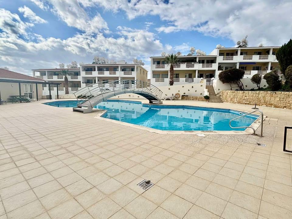 2 beds 2 baths Flat/apartment: https://www.facebook.com/marketplace/item/1377221256656155 (www.facebook.com)