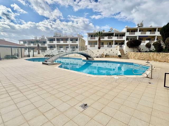 2 beds 2 baths Flat/apartment: https://www.facebook.com/marketplace/item/1377221256656155 (www.facebook.com)