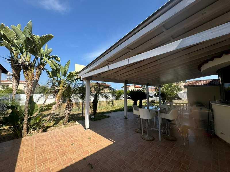 5-bedroom detached house for sale: https://www.bazaraki.com/adv/5789290_5-bedroom-detached-house-for-sale (www.bazaraki.com)
