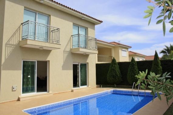 4-bedroom house in Limassol №152628: https://dom.com.cy/en/catalog/rent/152628/ (dom.com.cy)