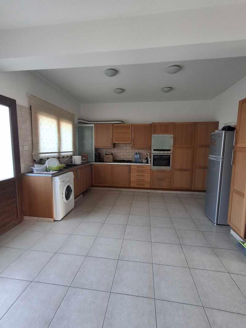 4-bedroom detached house to rent: https://www.bazaraki.com/adv/5795830_4-bedroom-detached-house-to-rent (www.bazaraki.com)