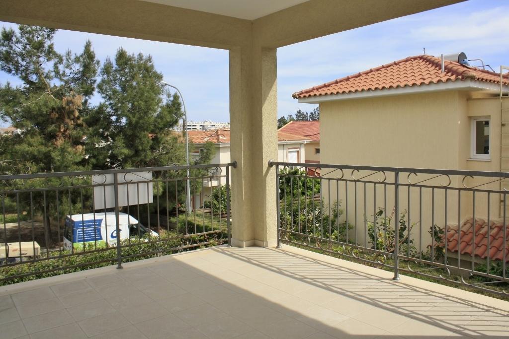 4-bedroom house in Limassol №152628: https://dom.com.cy/en/catalog/rent/152628/ (dom.com.cy)
