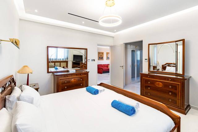 5-bedroom apartment in Paphos №152852: https://dom.com.cy/en/catalog/rent/152852/ (dom.com.cy)
