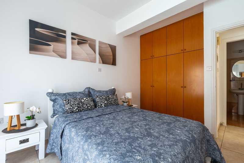 One bed flat in universal: https://www.bazaraki.com/adv/5796411_one-bed-flat-in-universal (www.bazaraki.com)
